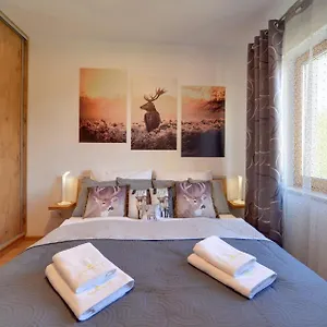  Apartament Pod Jeleniem